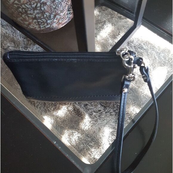 COACH BLACK WRISTLET - Picture 2 of 2